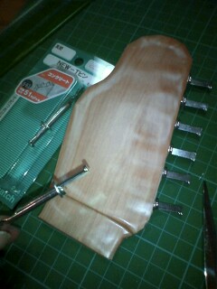 �M�^�[�w�b�h